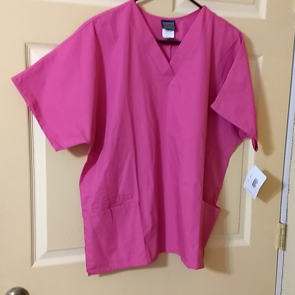 ✔️Pink scrubs